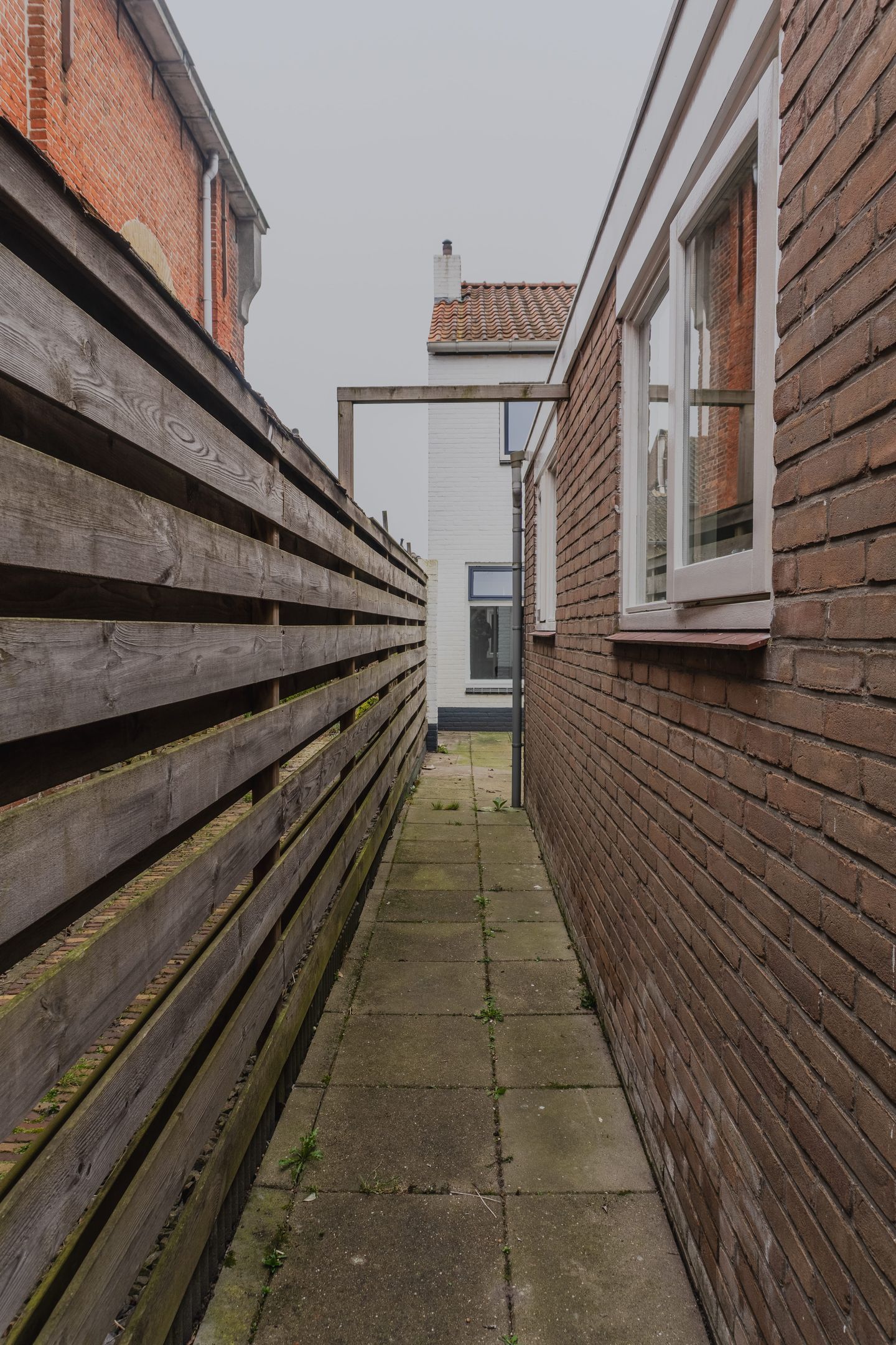 Spacious semi-detached home with new kitchen in Wolphaartsdijk — 50