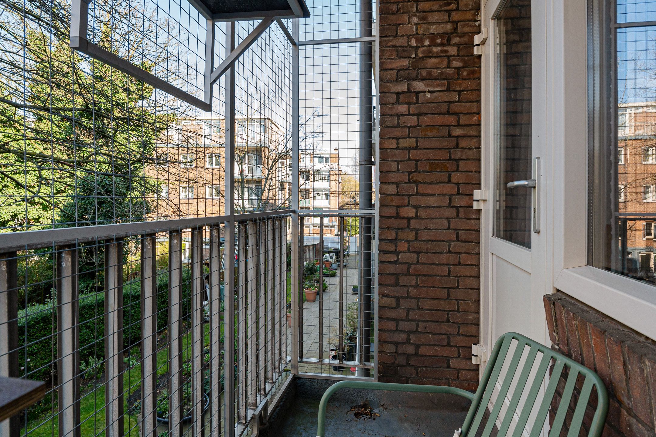 Spacious 3-room apartment with two balconies in Rotterdam Oud Mathenesse — 21