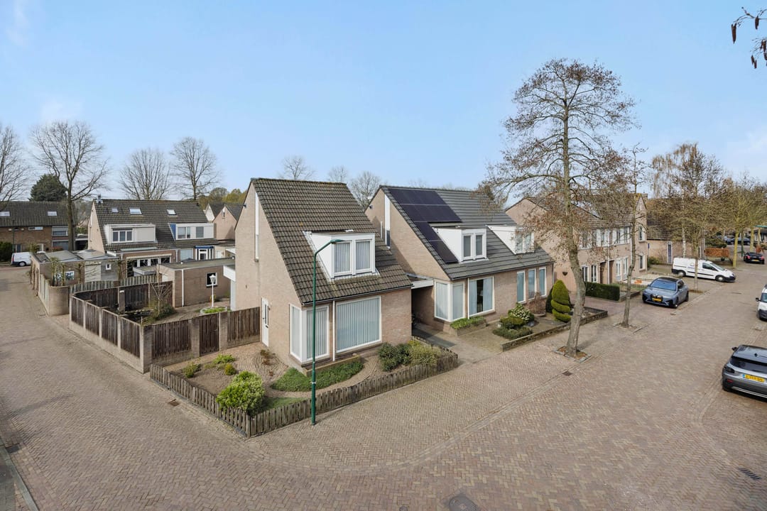 Corner Semi-Detached House with Garage and Garden in Heesch — 40
