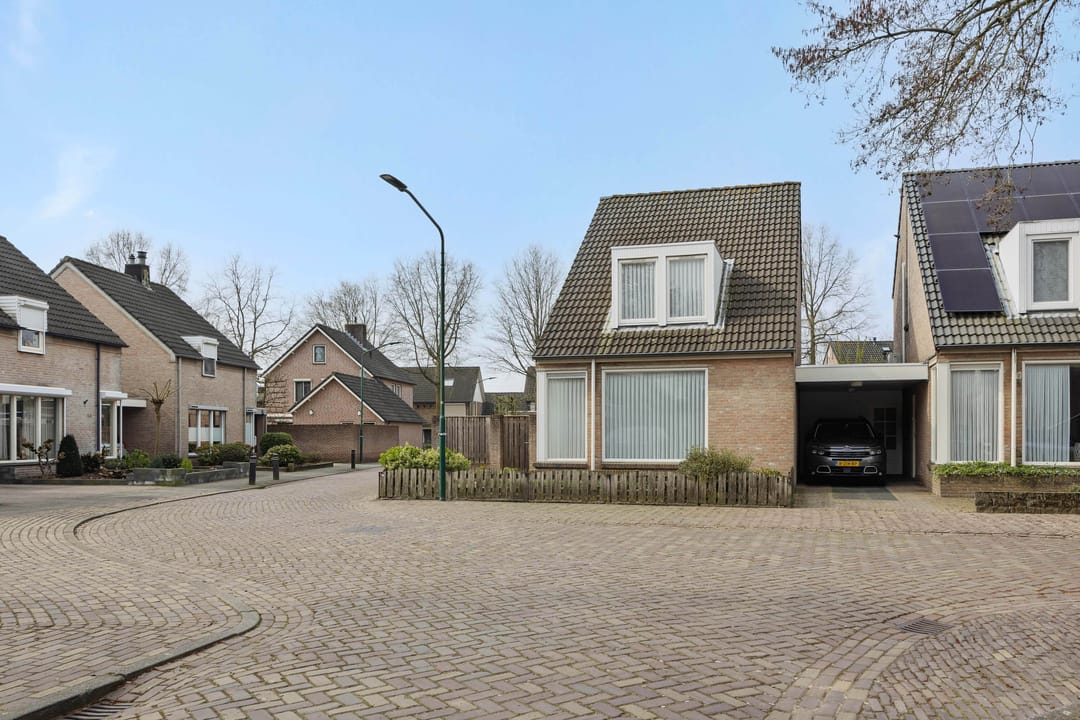 Corner Semi-Detached House with Garage and Garden in Heesch — 38