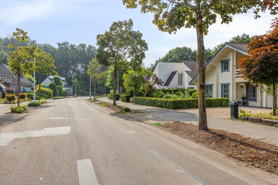 Charming Country House in Desirable Acht-Zuid with Spacious Garden — 56