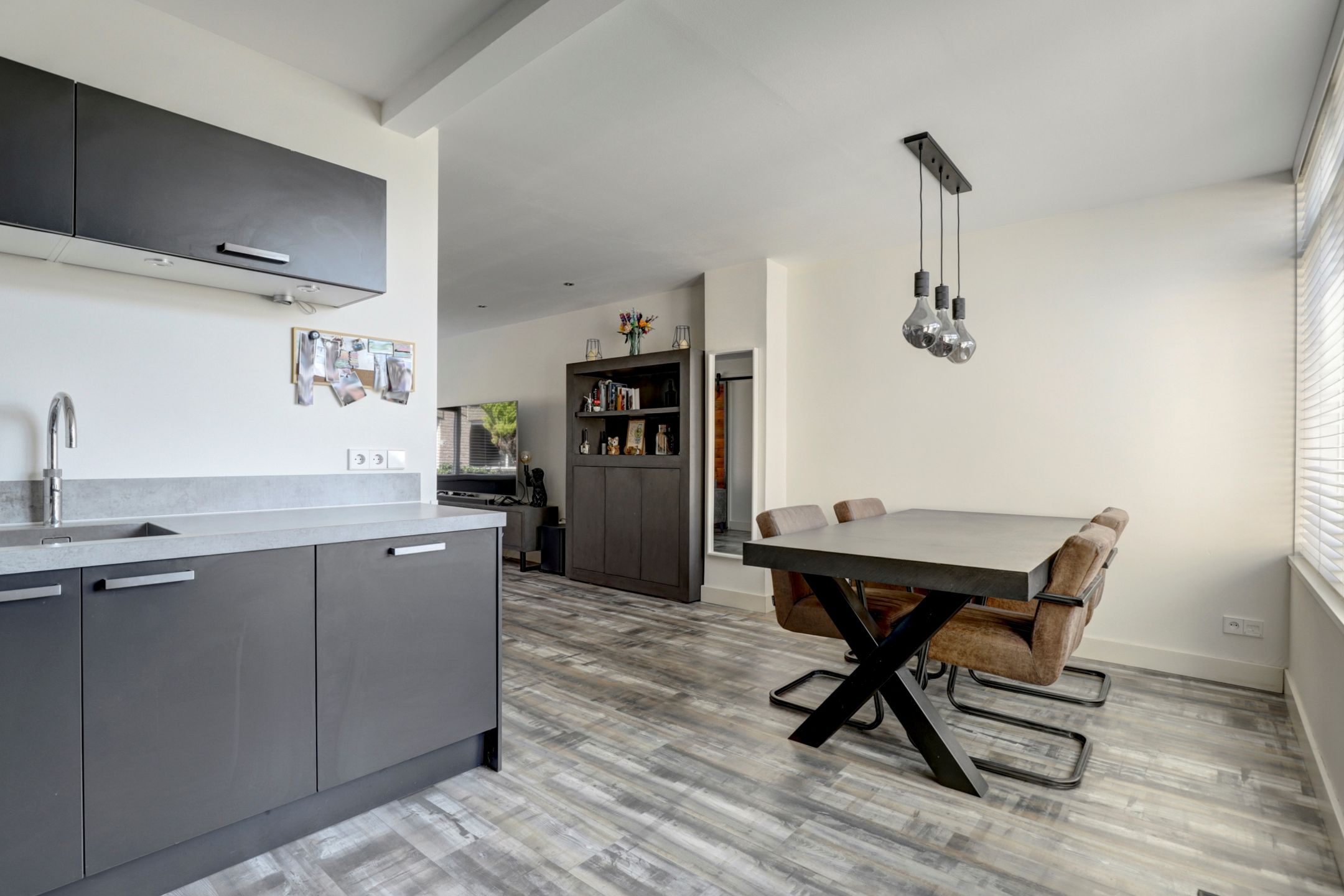 Photo 12 of Bloemenstraat 22