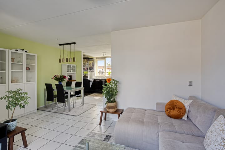 Photo 2 of Kamille 29