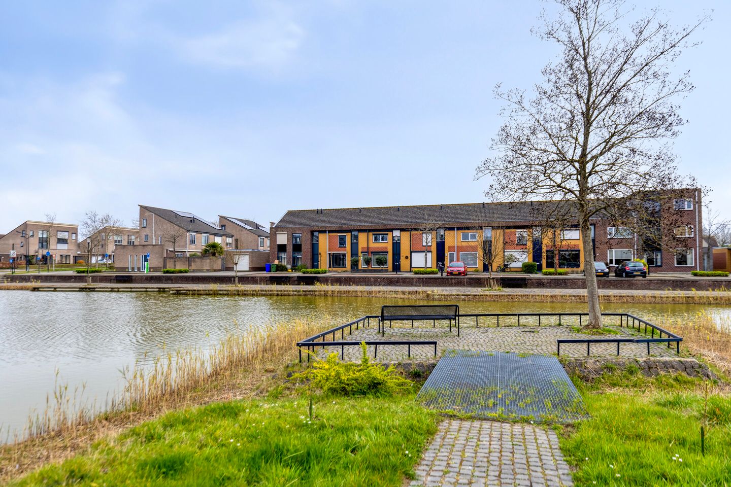 Spacious and well-insulated terraced home with extension and solar panels — 23