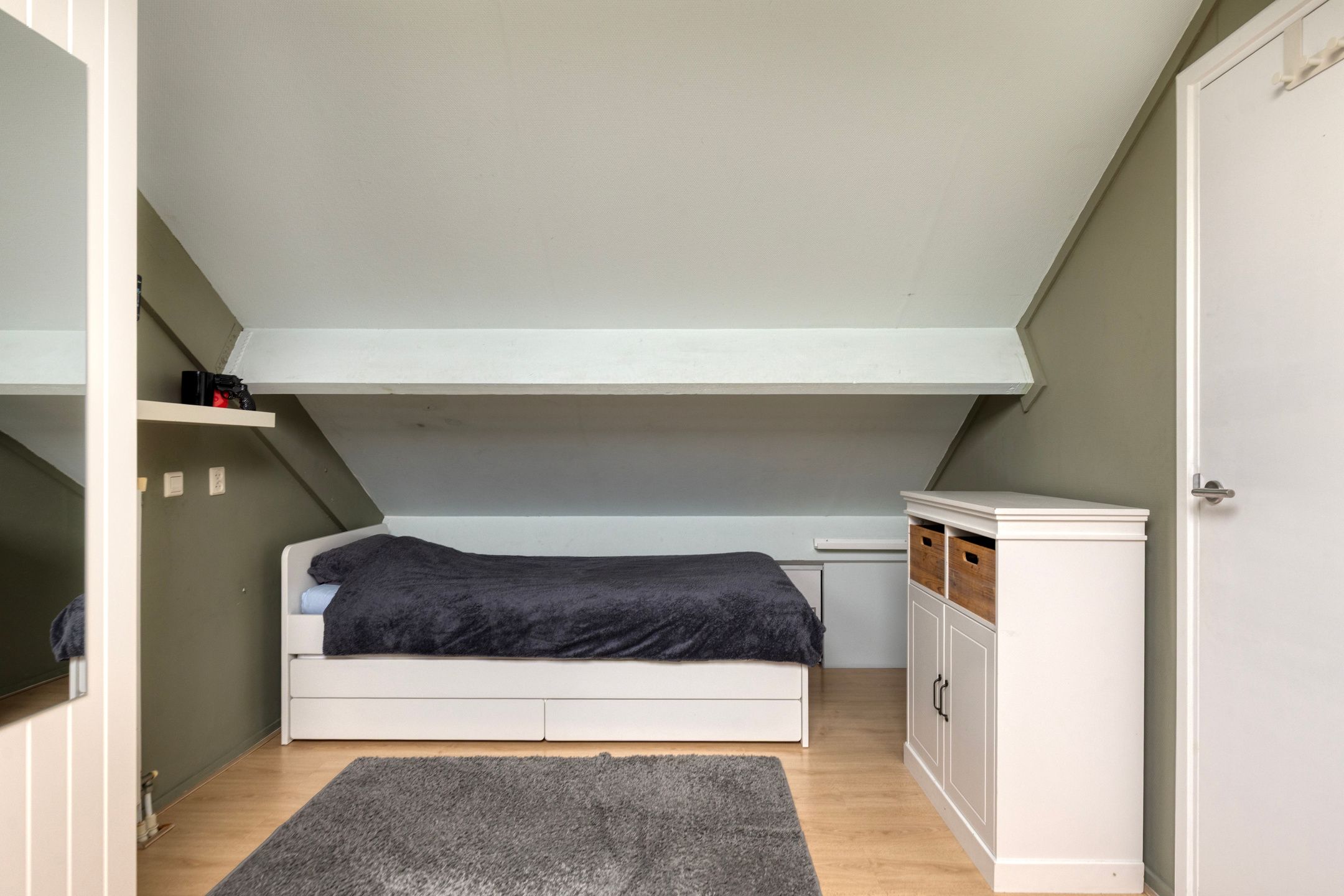 Spacious and well-insulated terraced home with extension and solar panels — 17