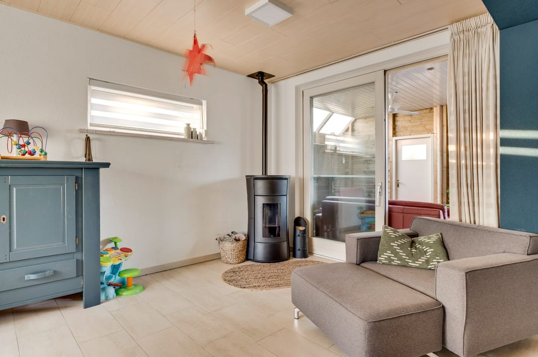 Spacious Extended Semi-Detached Home with Solar Panels and Garden Pavilion — 22