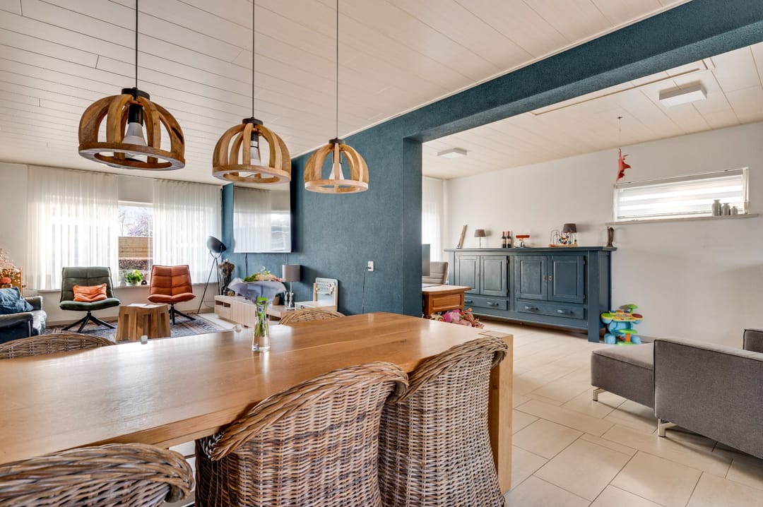 Spacious Extended Semi-Detached Home with Solar Panels and Garden Pavilion — 17