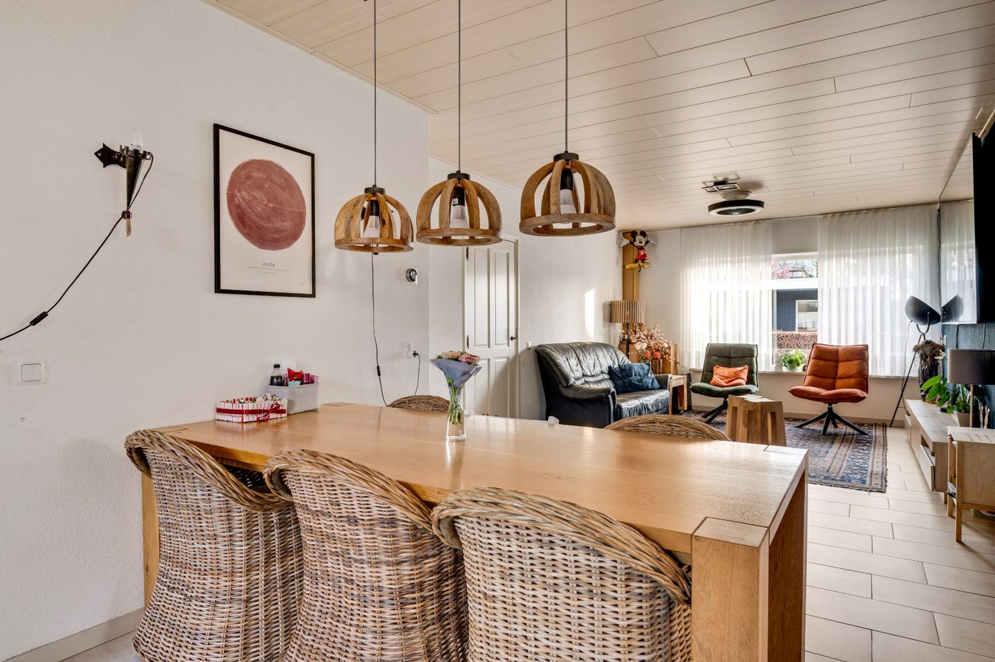 Spacious Extended Semi-Detached Home with Solar Panels and Garden Pavilion — 19