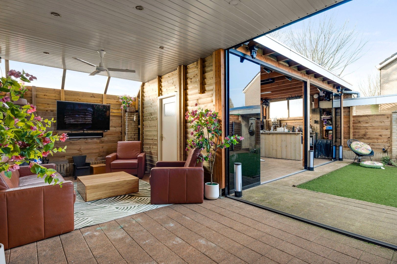 Spacious Extended Semi-Detached Home with Solar Panels and Garden Pavilion — 46
