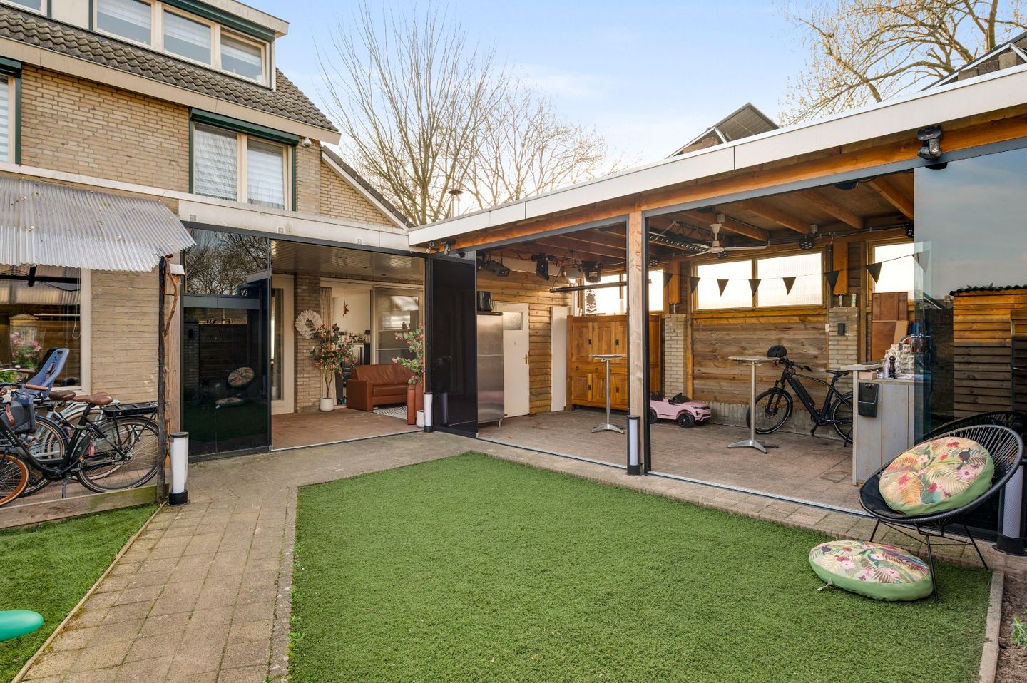 Spacious Extended Semi-Detached Home with Solar Panels and Garden Pavilion — 49