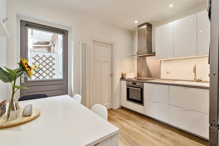 Photo 2 of Van Walbeeckstraat 105-H