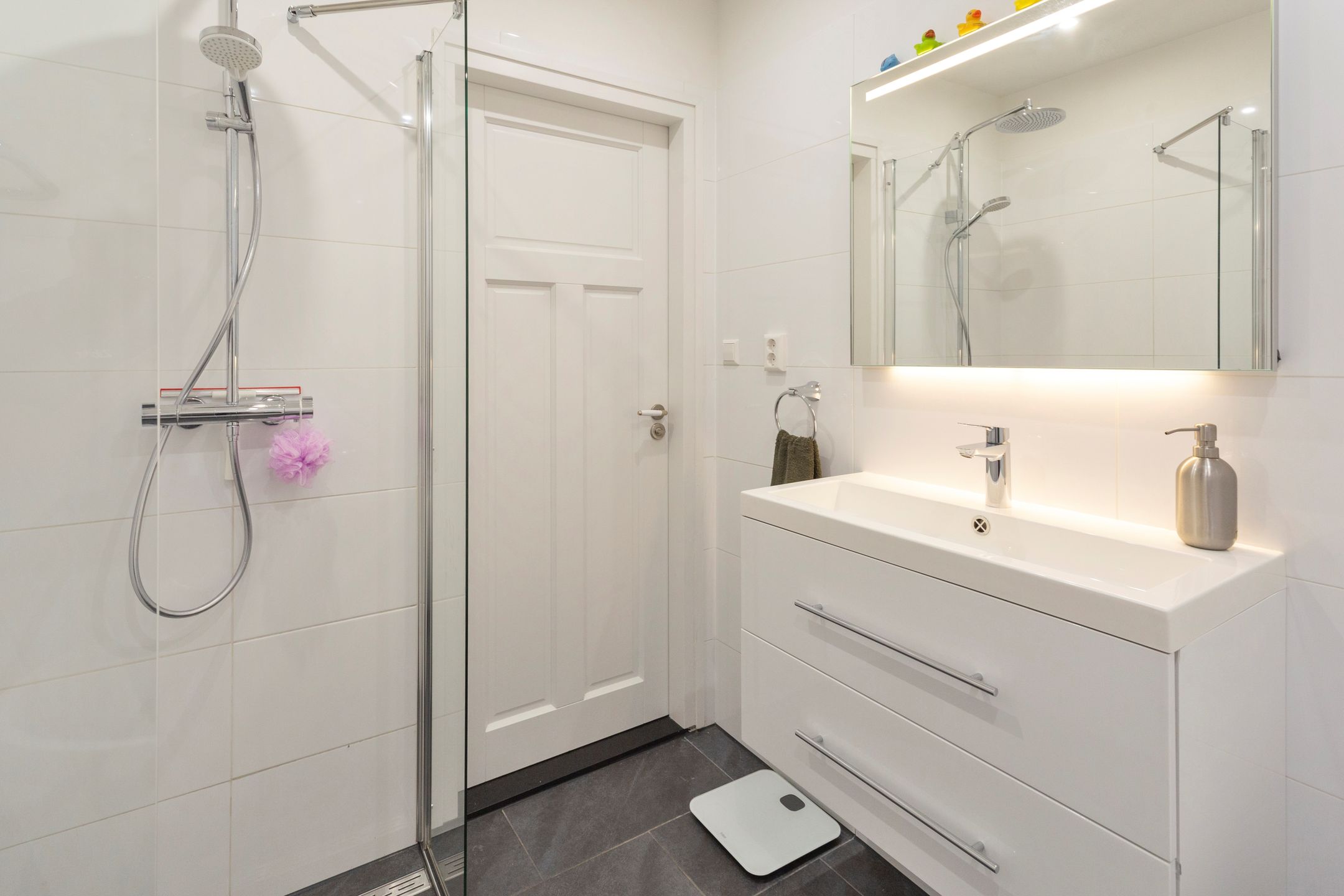 Photo 9 of Van Walbeeckstraat 105-H