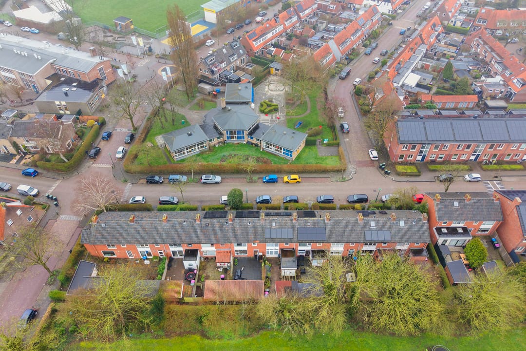 Charming terraced home in popular Componistenwijk — 32