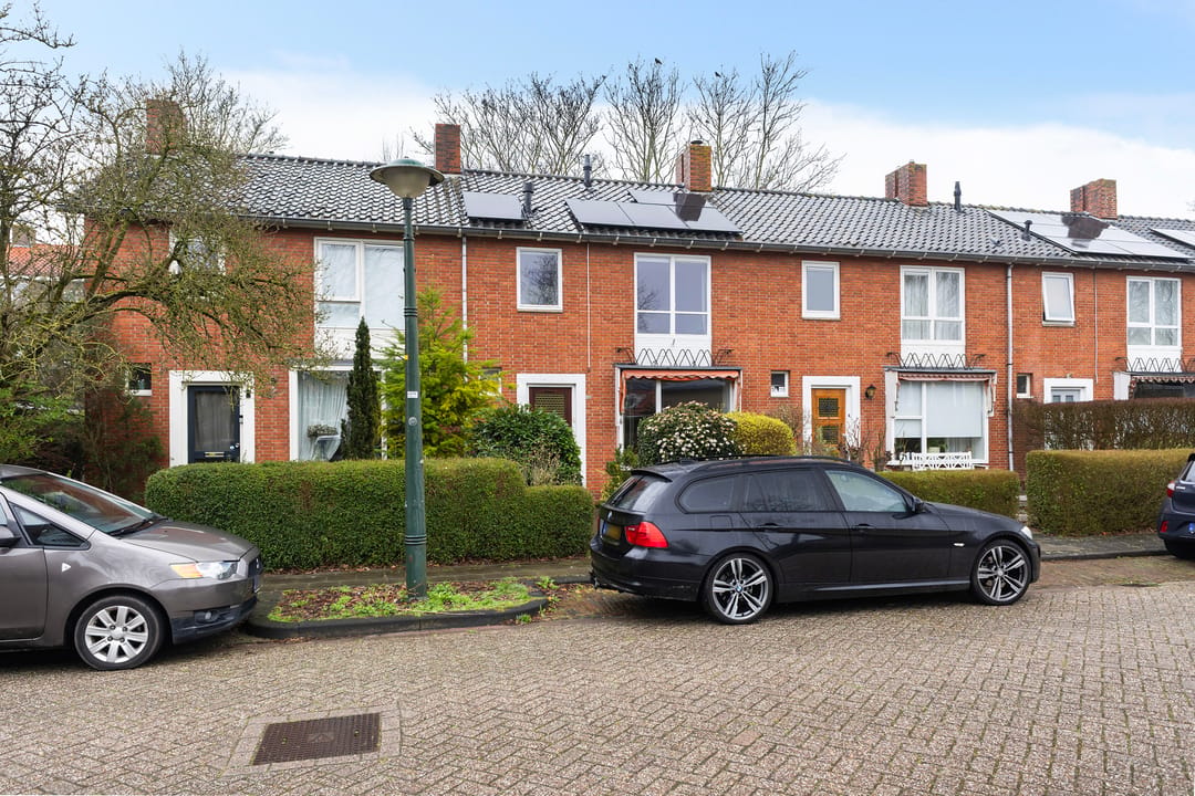 Charming terraced home in popular Componistenwijk — 28