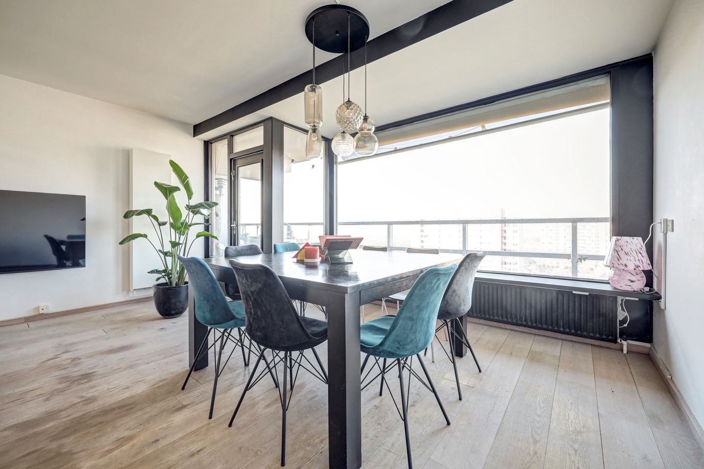Spacious 12th floor apartment with panoramic views over Zuiderplas and Den Bosch — 24