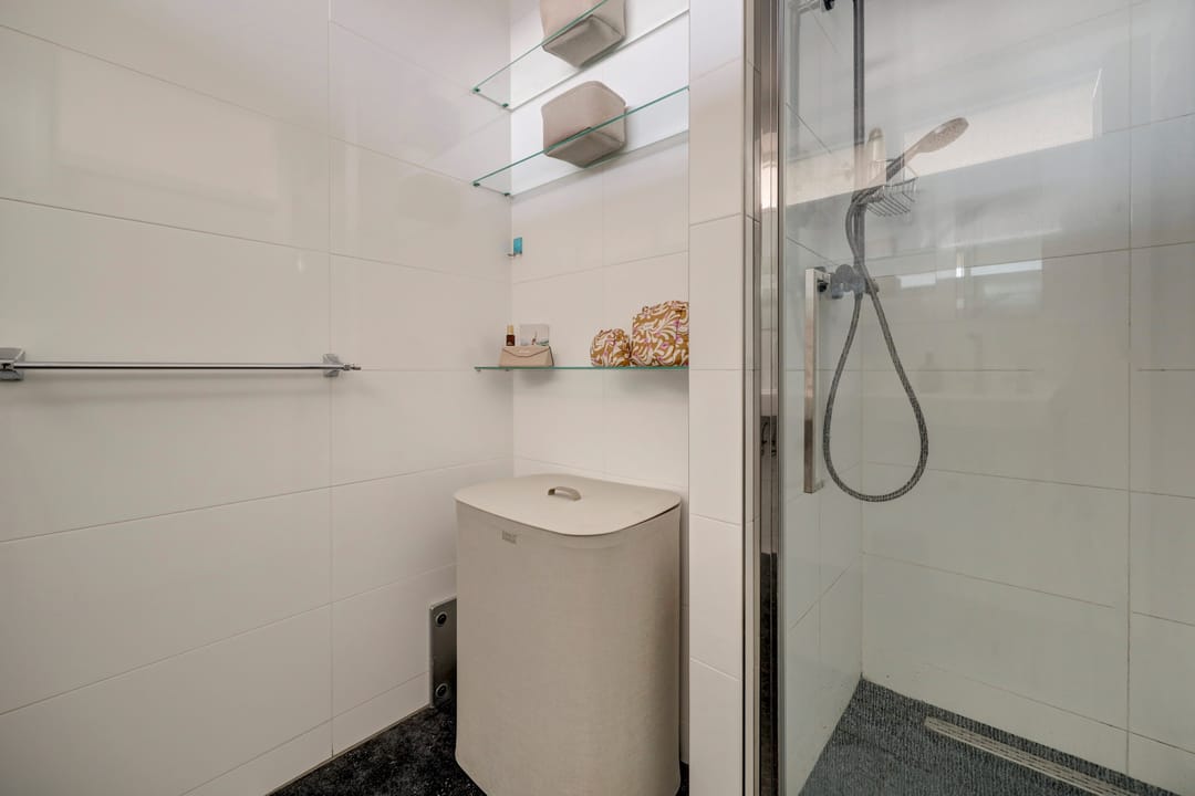 Spacious 12th floor apartment with panoramic views over Zuiderplas and Den Bosch — 42
