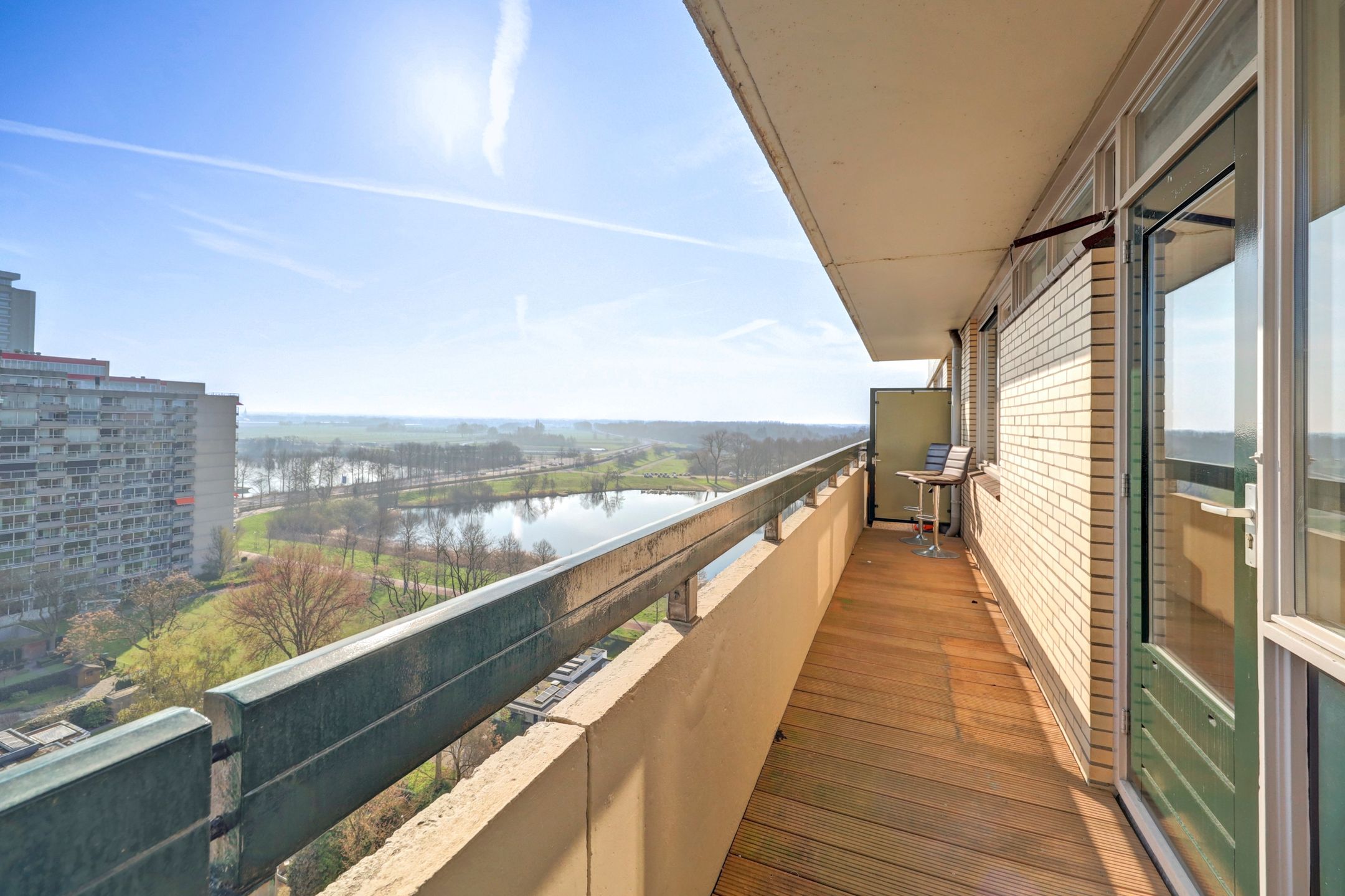 Spacious 12th floor apartment with panoramic views over Zuiderplas and Den Bosch — 44
