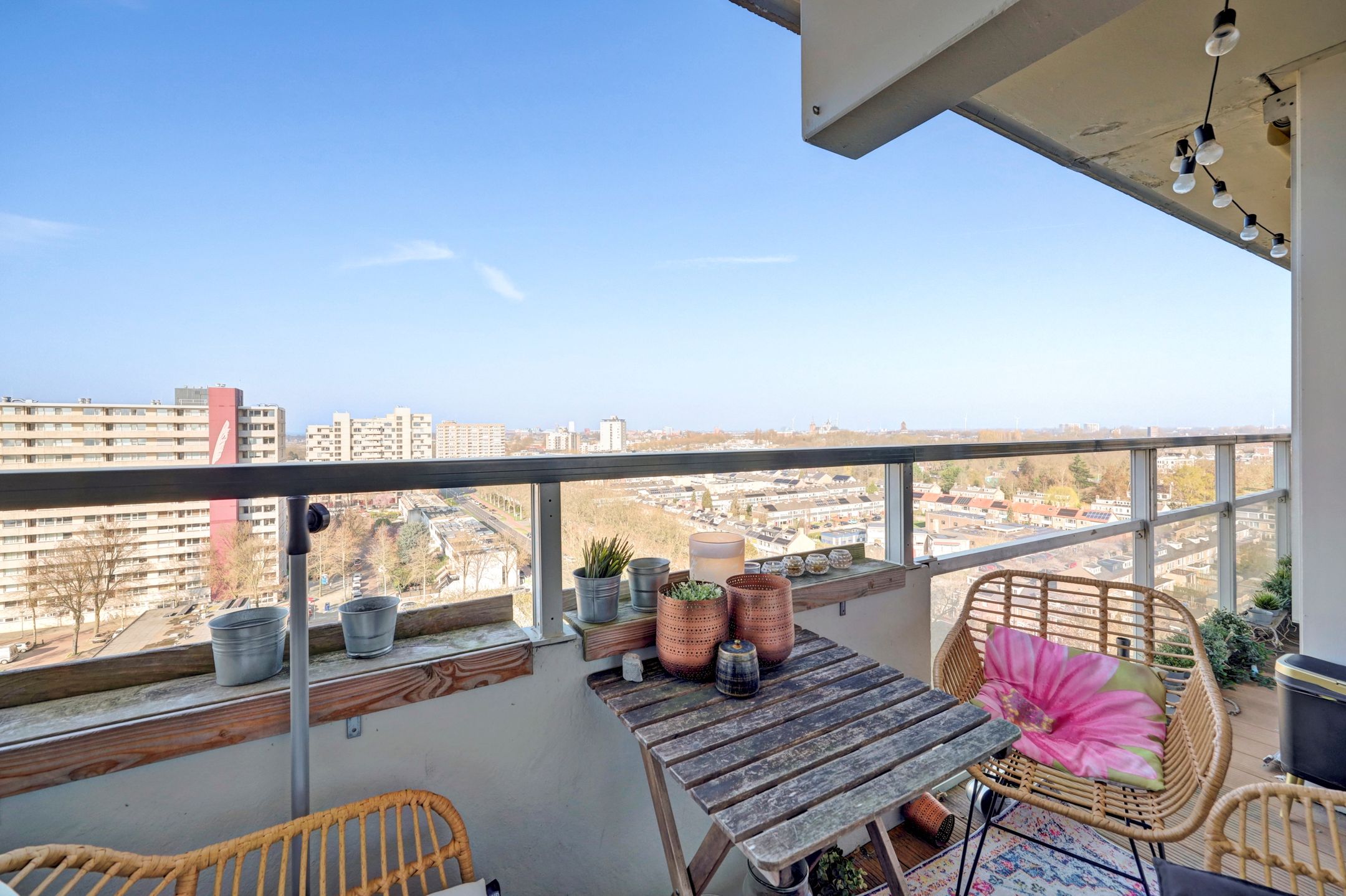 Spacious 12th floor apartment with panoramic views over Zuiderplas and Den Bosch — 47