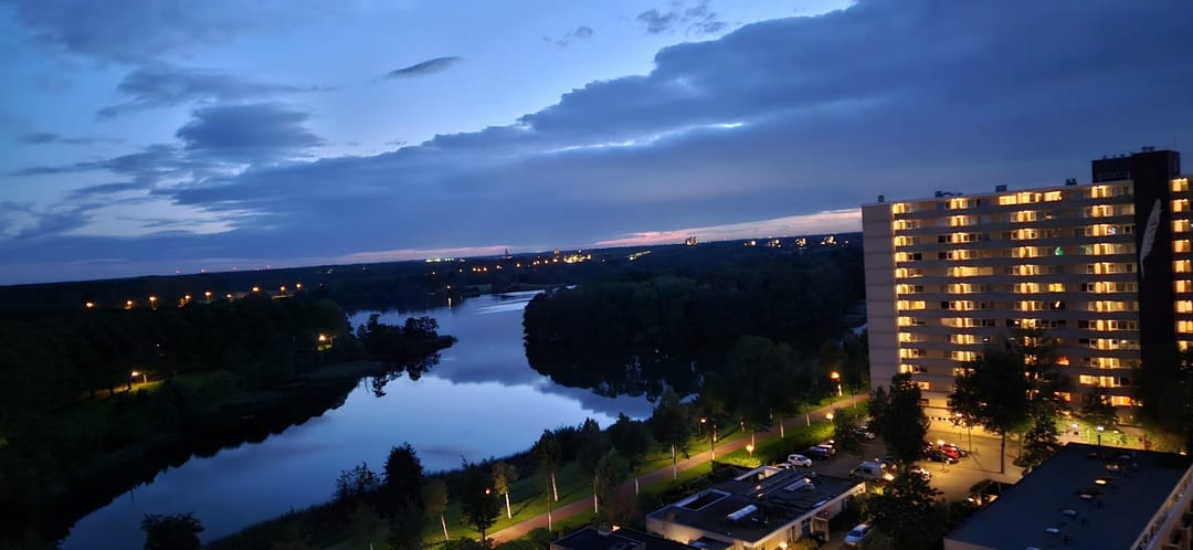 Spacious 12th floor apartment with panoramic views over Zuiderplas and Den Bosch — 53