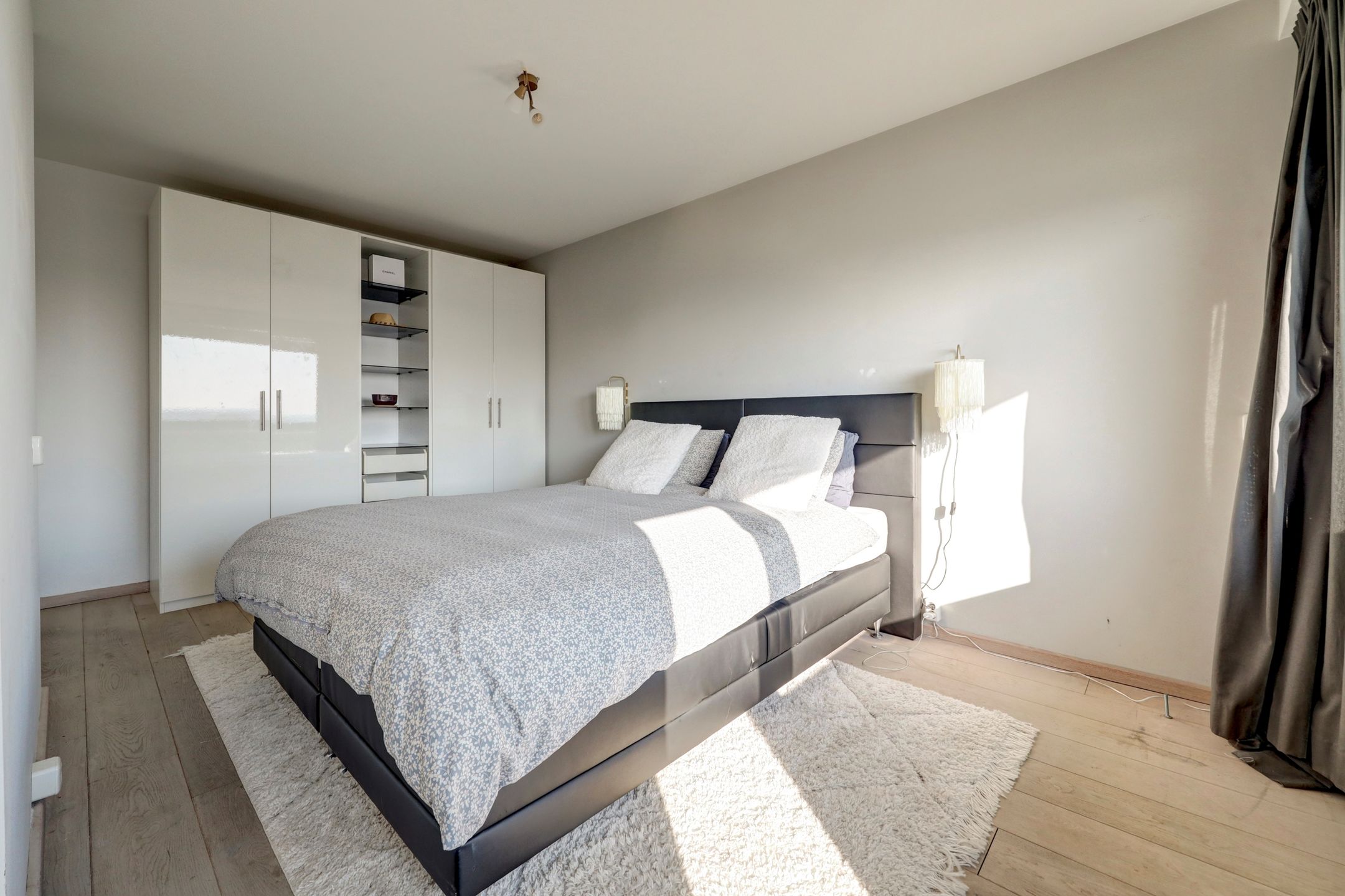 Spacious 12th floor apartment with panoramic views over Zuiderplas and Den Bosch — 35
