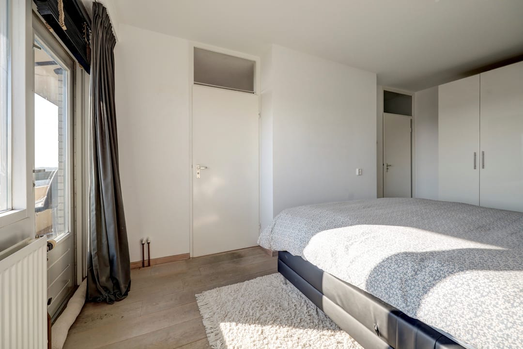 Spacious 12th floor apartment with panoramic views over Zuiderplas and Den Bosch — 36