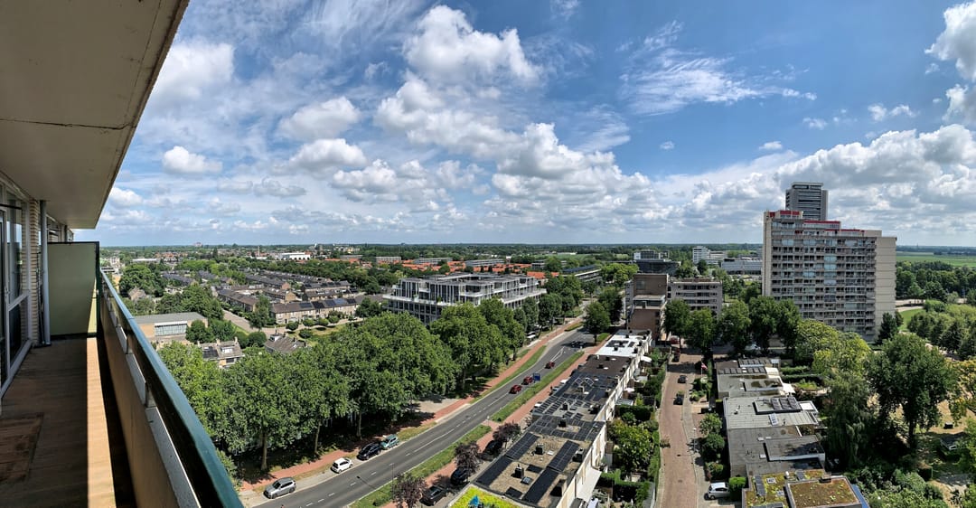 Spacious 12th floor apartment with panoramic views over Zuiderplas and Den Bosch — 52