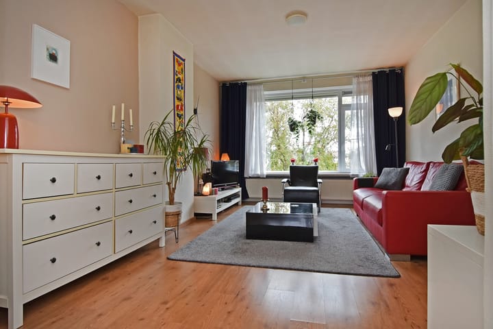 Photo 2 of Adama van Scheltemastraat 43