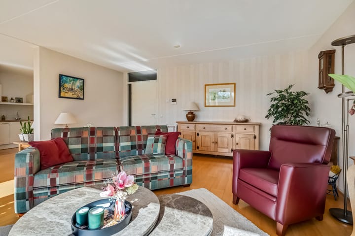 Photo 4 of Burgemeester van Dijkeplein 98