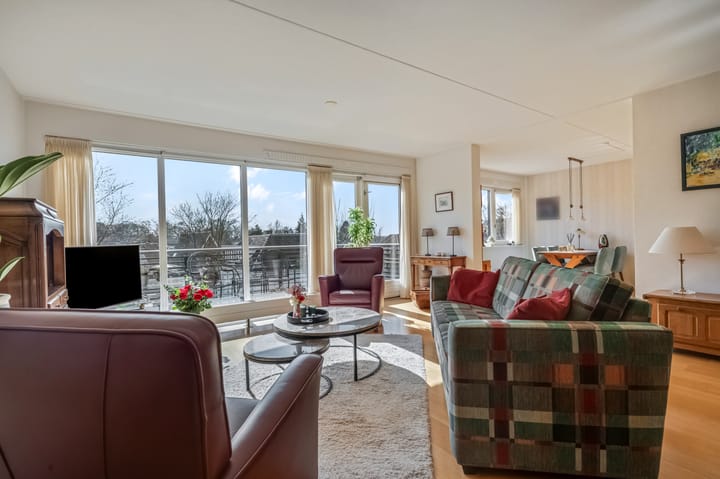 Photo 2 of Burgemeester van Dijkeplein 98