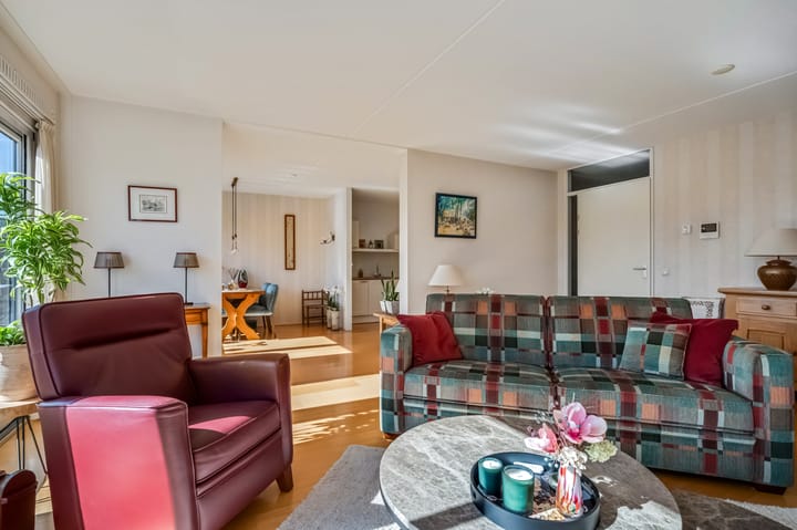 Photo 3 of Burgemeester van Dijkeplein 98