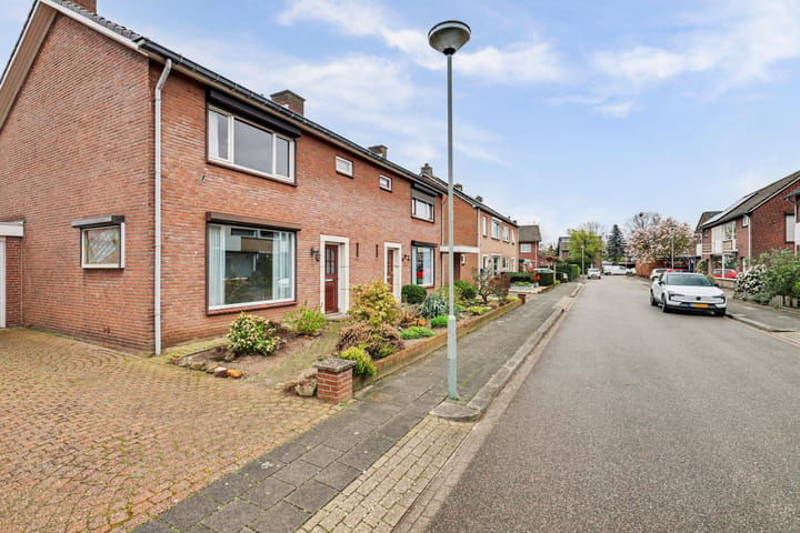 Photo 3 of Johan van Kleefstraat 8