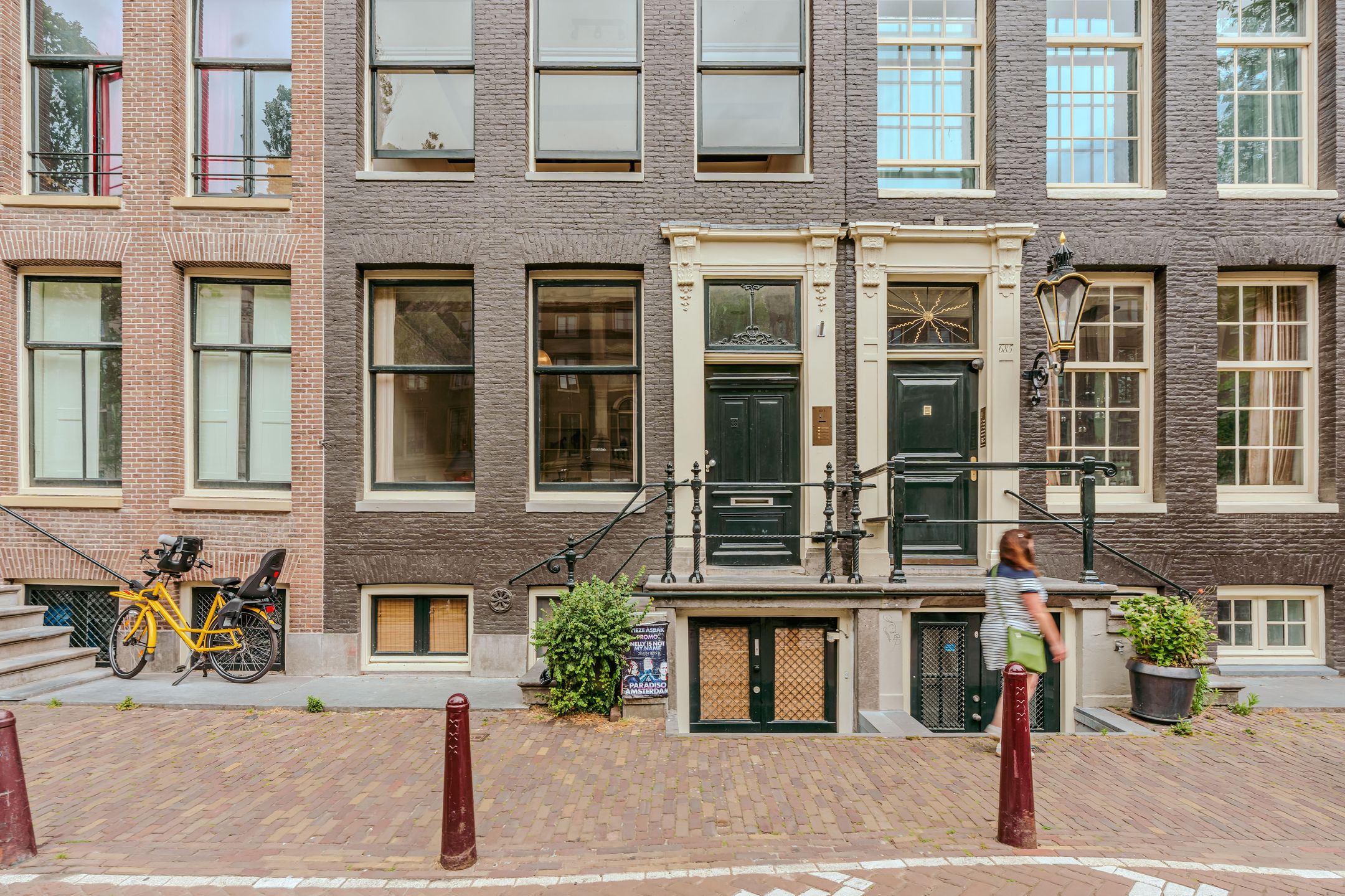 Charming Canal Apartment with Courtyard Views in Prime Amsterdam Location — 14