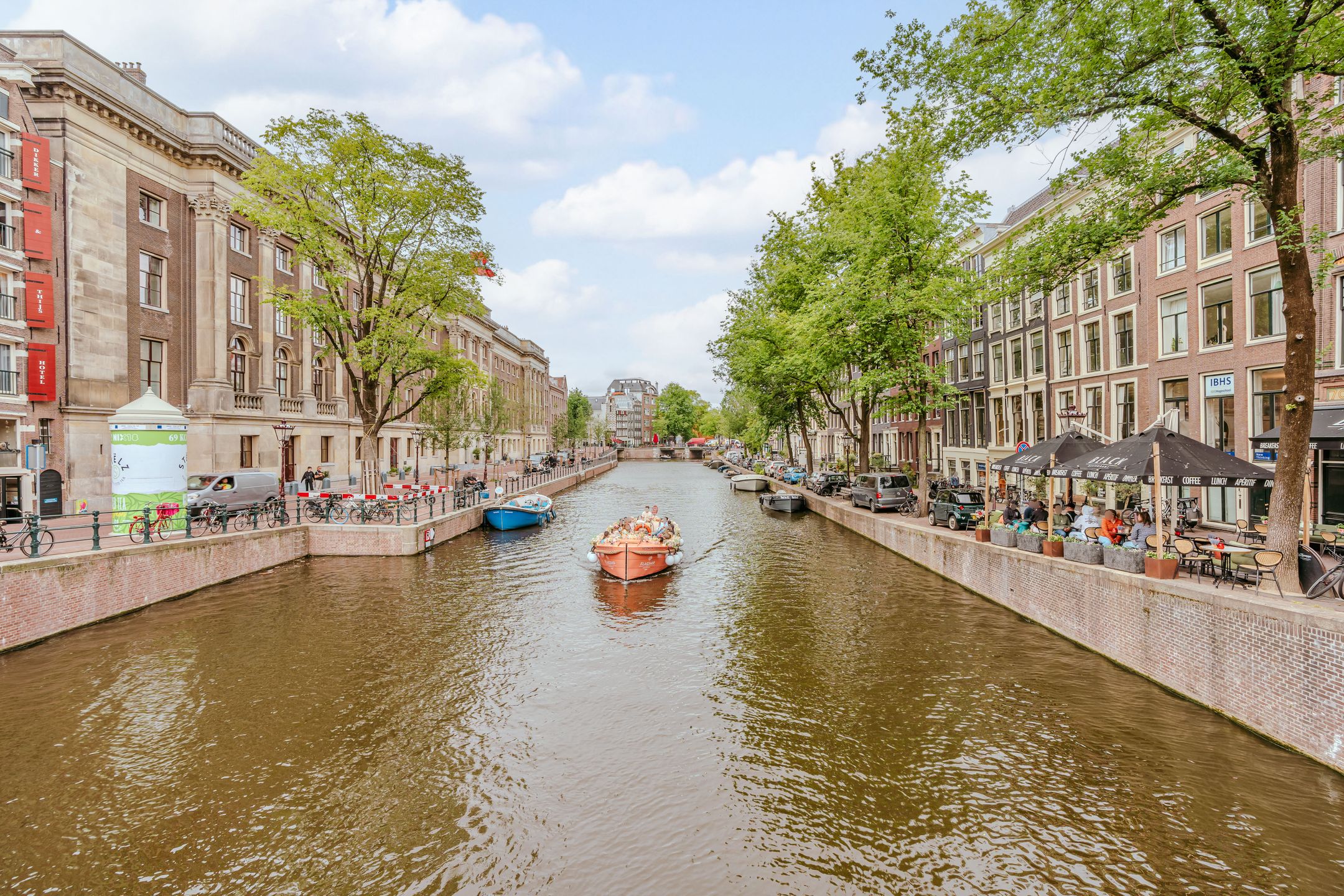 Charming Canal Apartment with Courtyard Views in Prime Amsterdam Location — 17