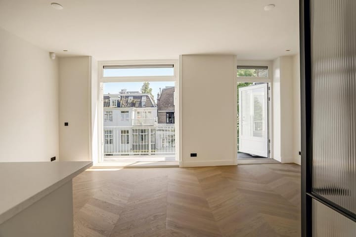 Foto 4 van Van Eeghenstraat 31-C