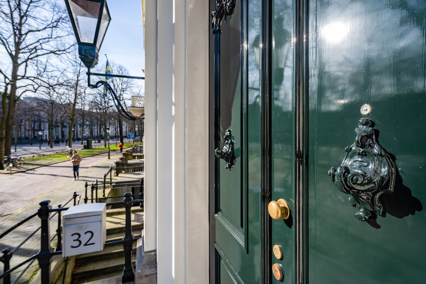 Bekijk foto 2 van Lange Voorhout 32