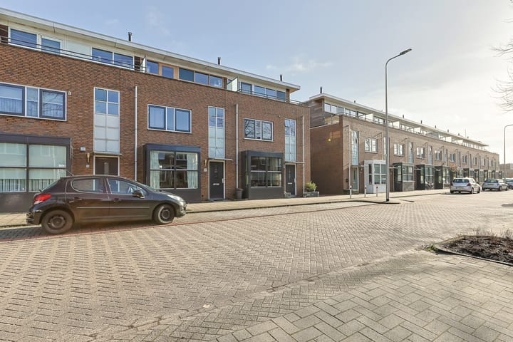 Photo 2 of Prins Hendrikstraat 38-A