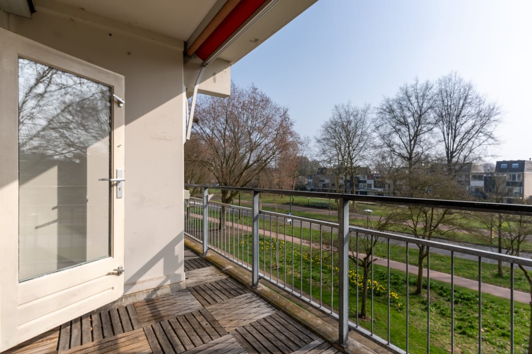 Spacious 4-Room Apartment with Balcony in Green Soest Neighborhood — 20