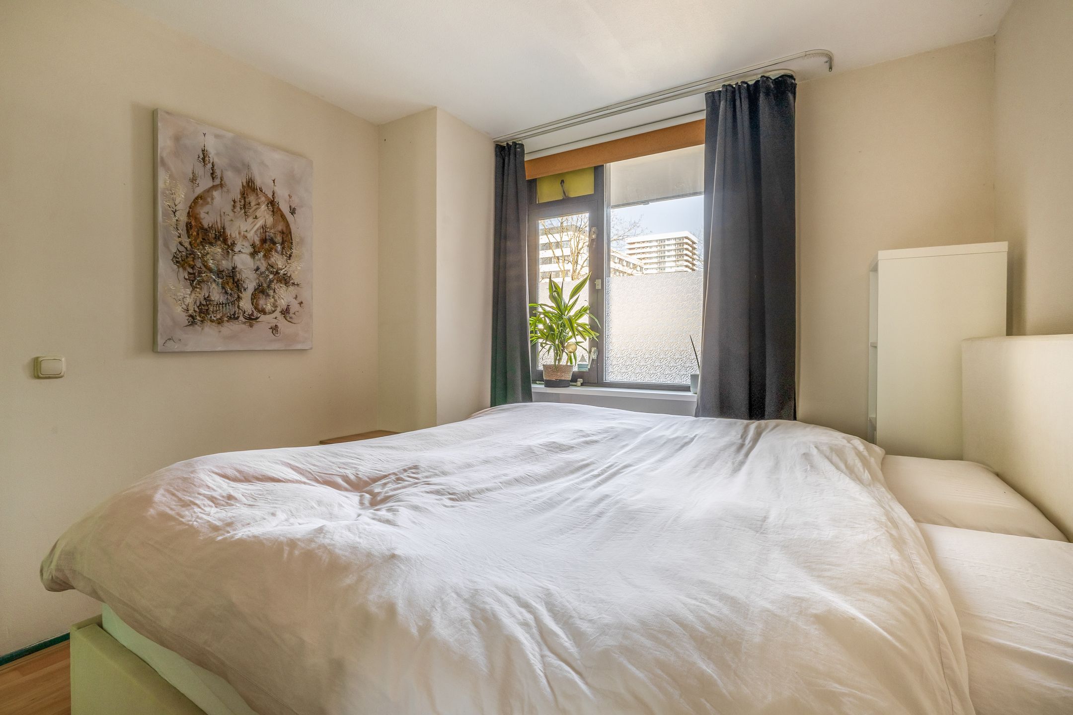 Comfortable living with balcony, luxury bathroom and private parking area — 18