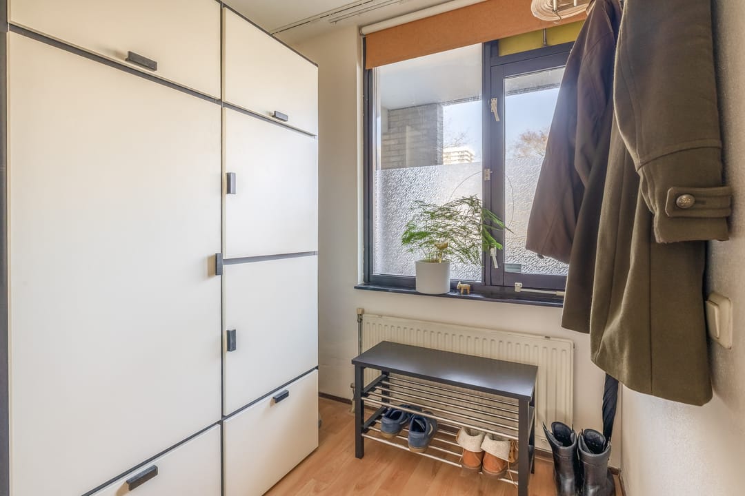 Comfortable living with balcony, luxury bathroom and private parking area — 23