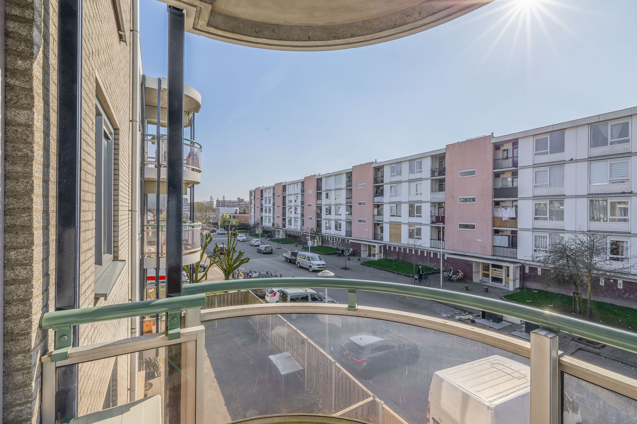 Comfortable living with balcony, luxury bathroom and private parking area — 15