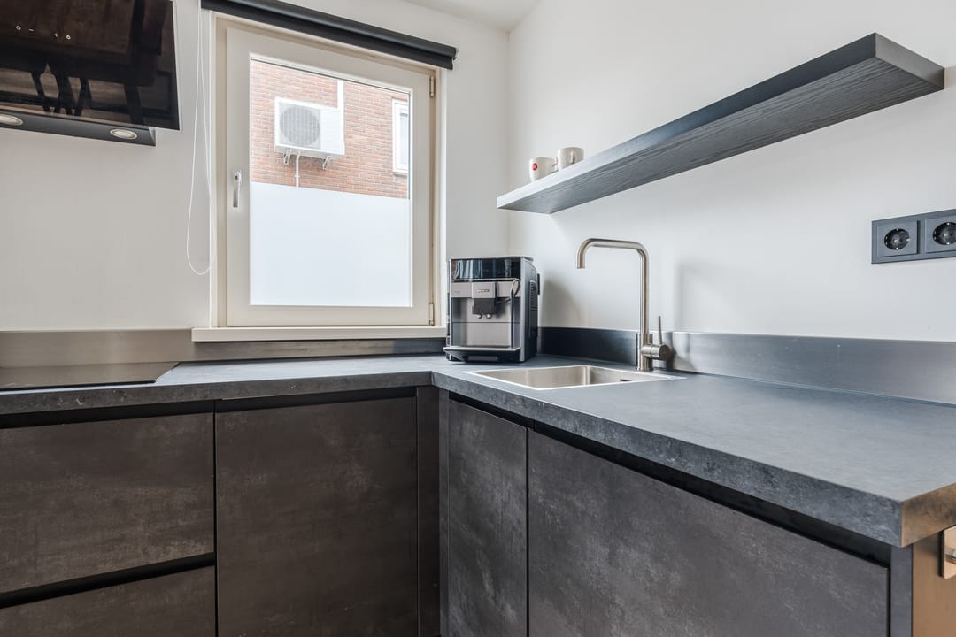 Photo 11 of Buddingerstraat 38