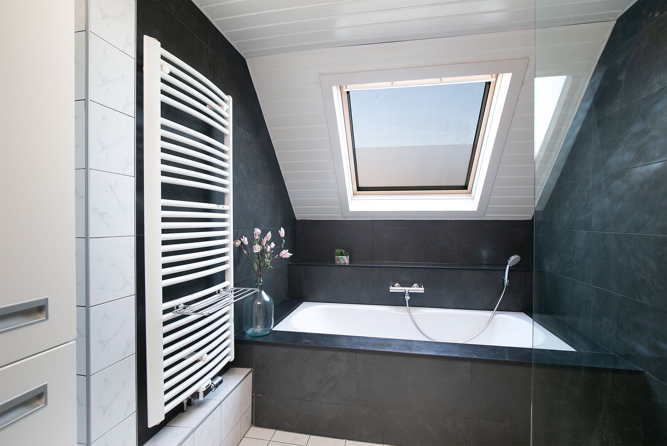 Bright and spacious family home with large sunny garden in Almere Waterwijk — 15