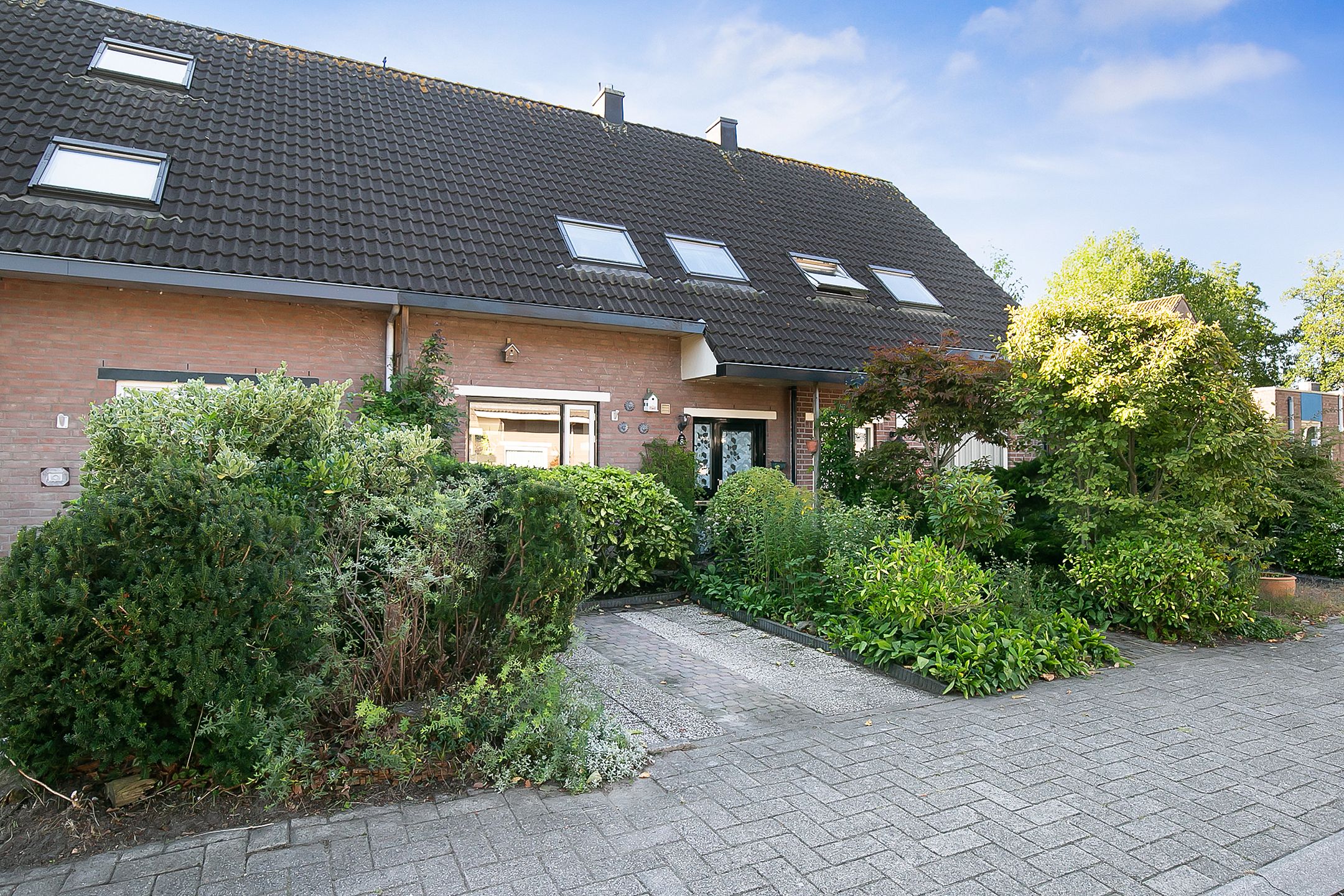 Bright and spacious family home with large sunny garden in Almere Waterwijk — 35