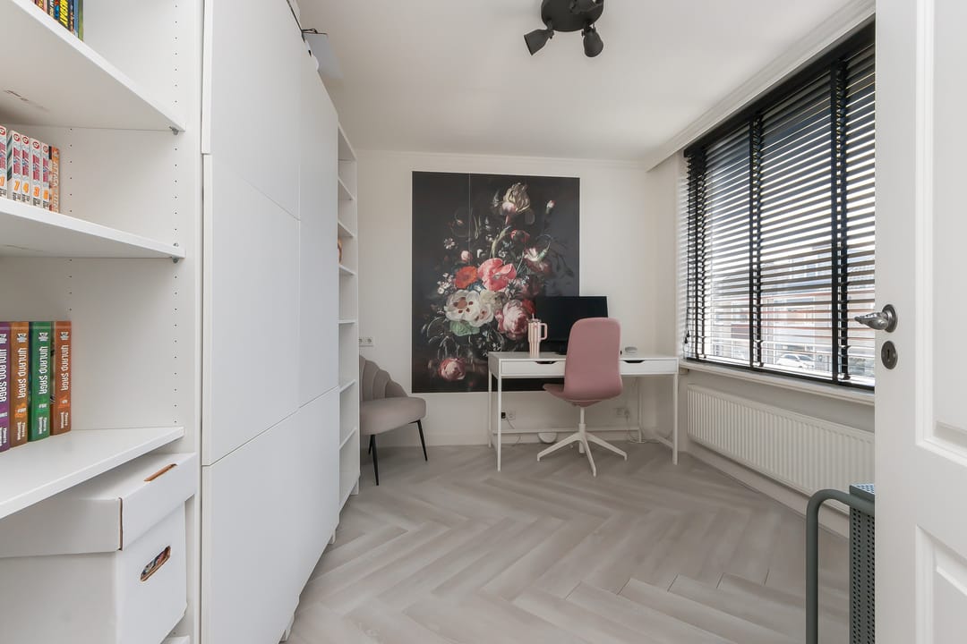 Photo 23 of Van Schendelstraat 6