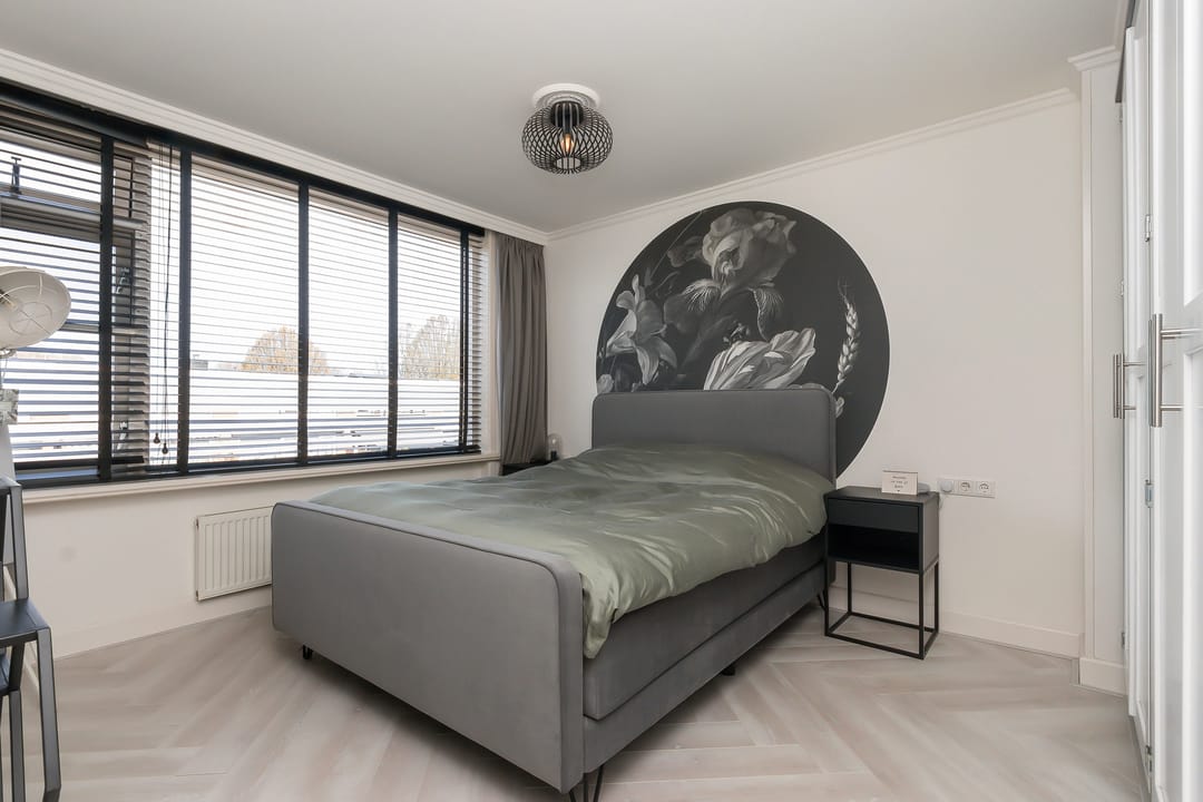 Photo 22 of Van Schendelstraat 6