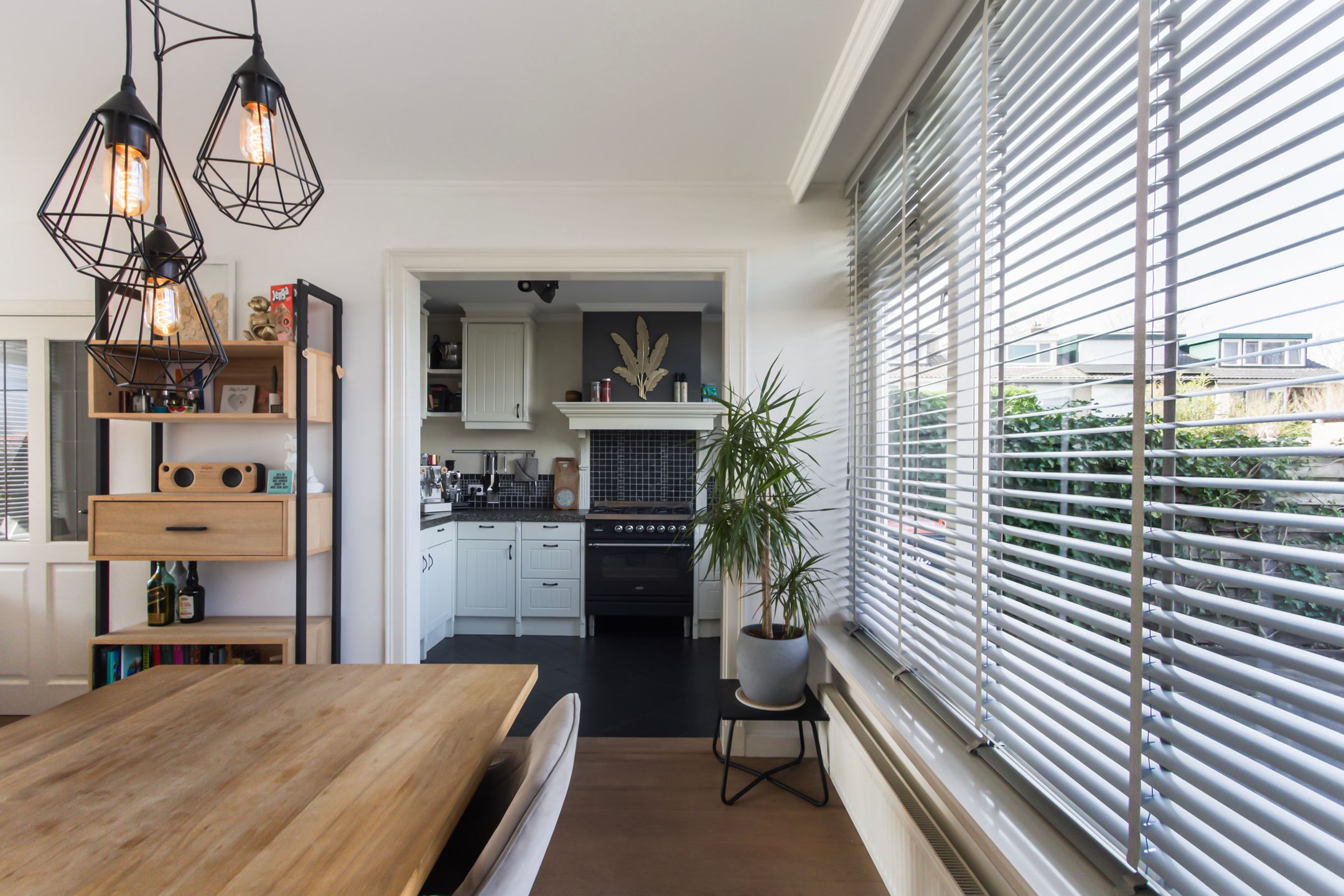 Photo 18 of Van Schendelstraat 6