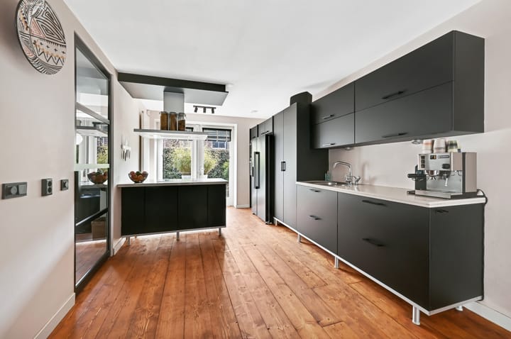 Photo 3 of Bart van der Leckstraat 19