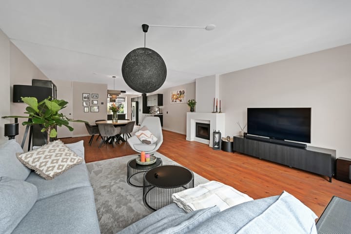 Photo 2 of Bart van der Leckstraat 19