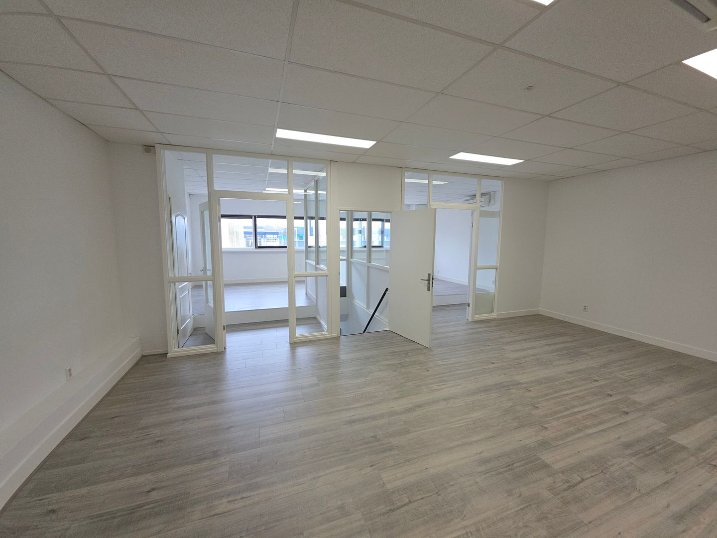 Bekijk foto 4 van Ondernemingsweg 106