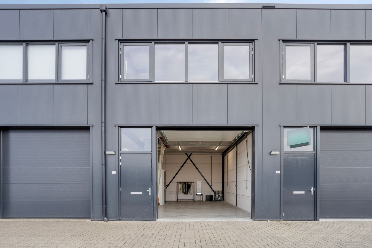 Bekijk foto 3 van Neon 9-l